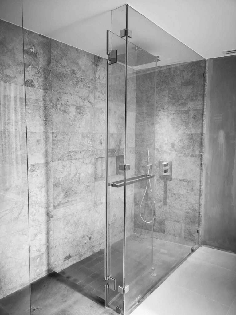 Shower room — Instyle Shower Screens & Wardrobes in Charmhaven, NSW